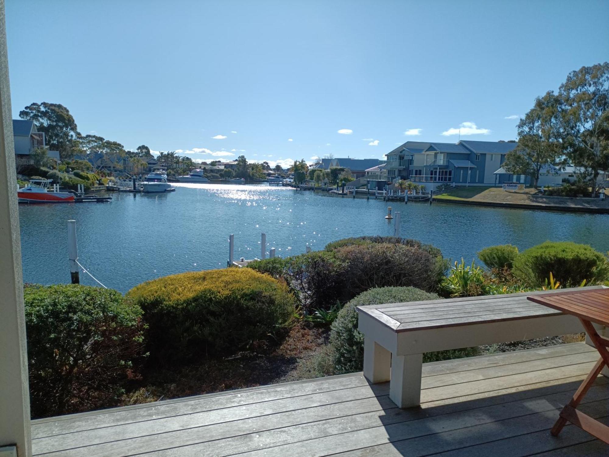 The View - Captains Cove Waterfront Resort Paynesville Ngoại thất bức ảnh